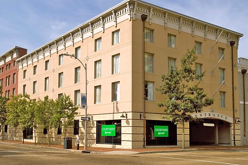 Courtyard Marriott Arts